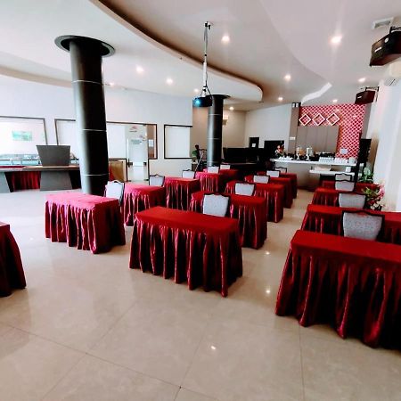 Os Hotel Tanjung Uncang Sagulung Екстериор снимка