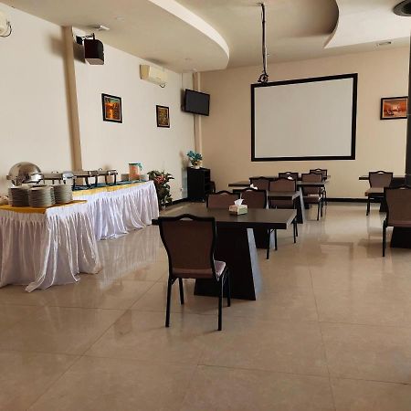 Os Hotel Tanjung Uncang Sagulung Екстериор снимка