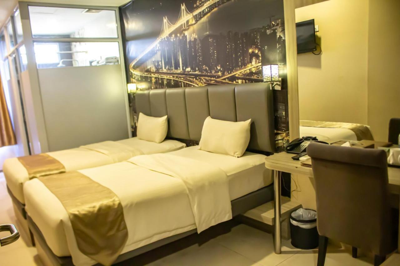 Os Hotel Tanjung Uncang Sagulung Екстериор снимка